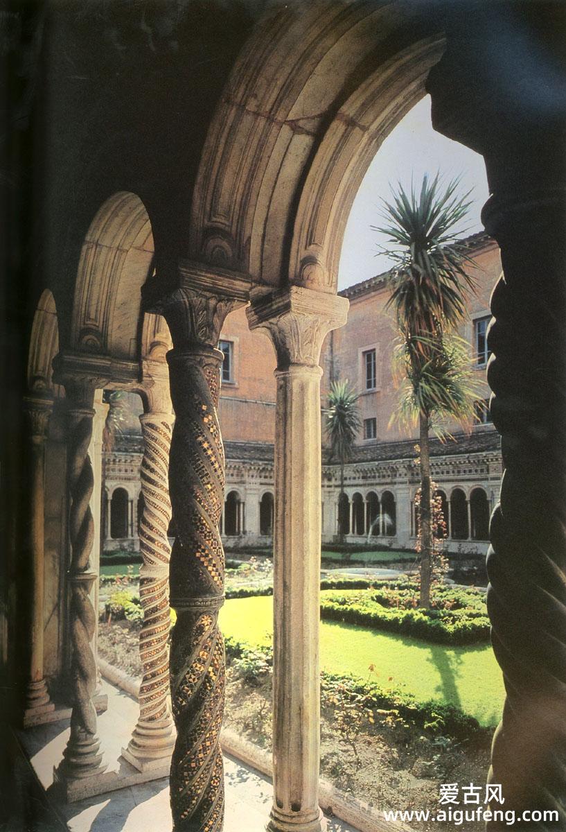 圣姆朗教堂回廊 • *