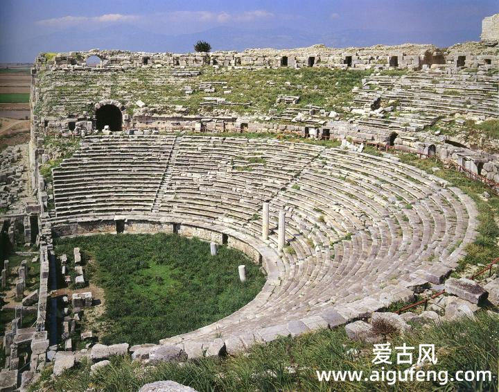 埃皮道罗斯剧场 • *