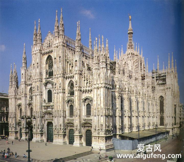 米兰大教堂 • *