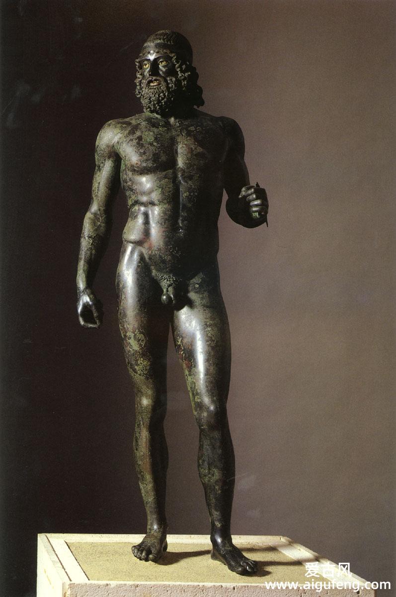 里切亚青铜雕像 • *